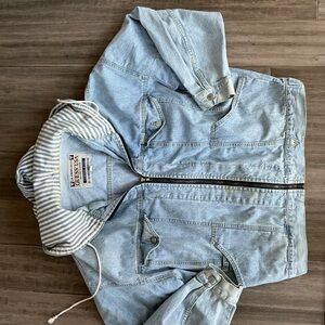 Guess by Marciano Blue Jean Jacket with Collar and Buttoned Cuffs